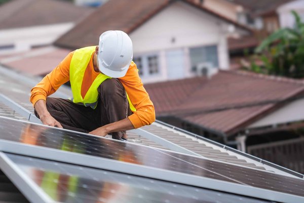 Comment brancher des panneaux solaires ?